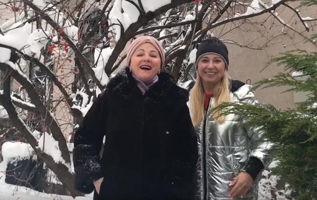Нина и Тоня Матвиенко поздравили украинцев с наступающими праздниками душевной колядкой