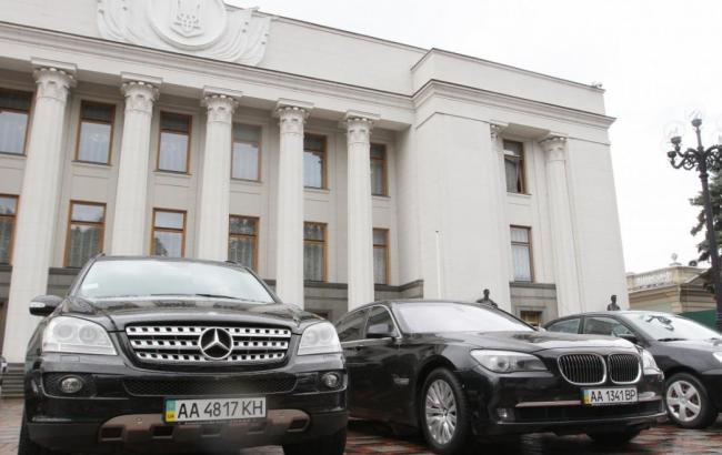 Депутати задекларували майже 1 тис. транспортних засобів в 2015