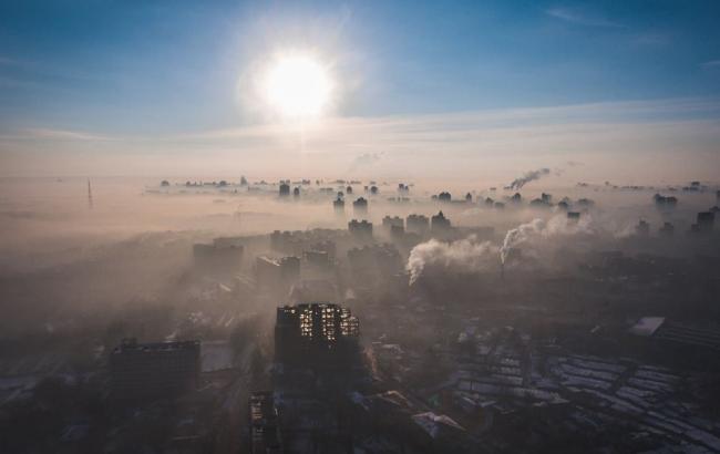 Фотограф показав приголомшливі фото Києва в тумані з висоти пташиного польоту
