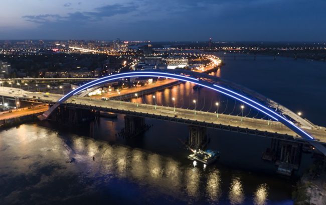 Кличко подсветил Подольско-Воскресенский мост и заявил о его открытии до конца года
