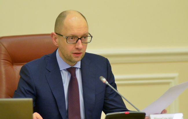 Яценюк поручил компенсировать затраты тем, кто не успел вовремя оформить субсидии