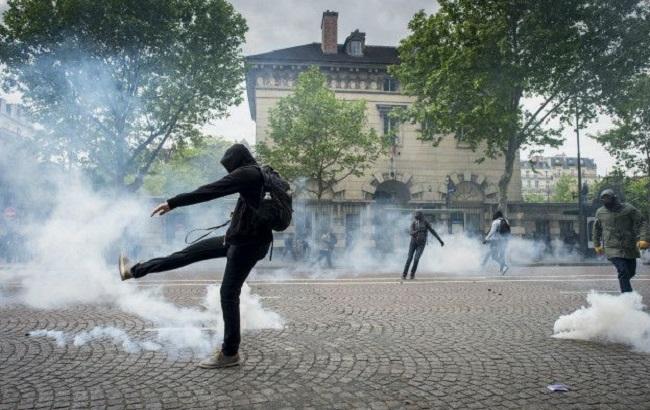Протесты во Франции: полиция применила газ, задержаны 75 человек