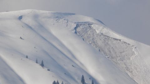 Карпаты засыпает снегом. Существует угроза схода лавин