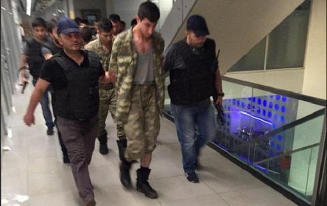 За спробу перевороту в Туреччині затримано 754 військовослужбовці