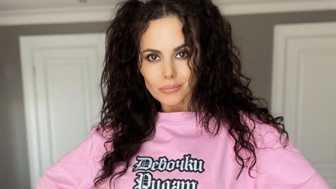 Штаны забыла? Каменских взбудоражила сеть образом сексапильной домохозяйки