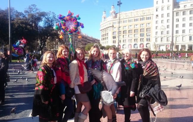 Юные украинцы устроили в Испании настоящий праздник колядок и вертепа