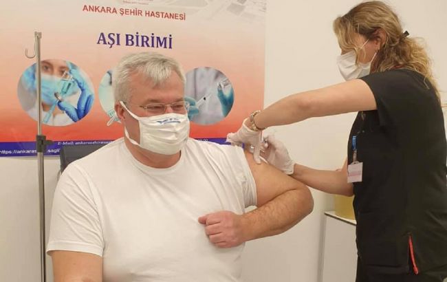 Посол Украины в Турции вакцинировался китайской COVID-вакциной
