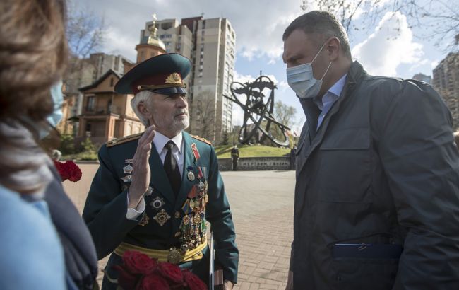 Кличко почтил память жертв Чернобыльской трагедии