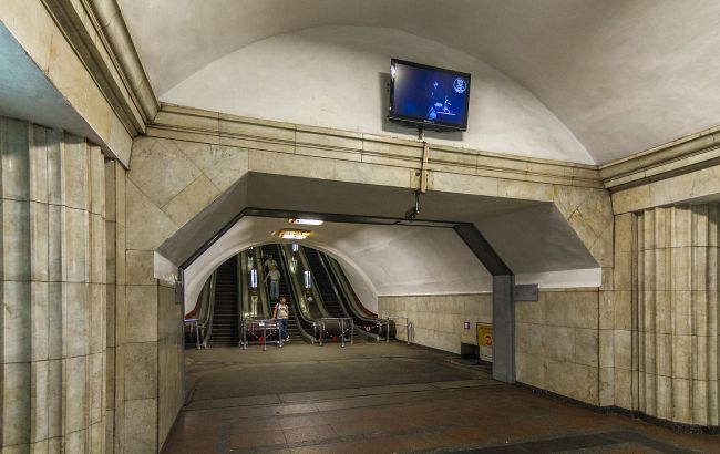 Еще одна станция метро в Киеве закрыта из-за минирования моста