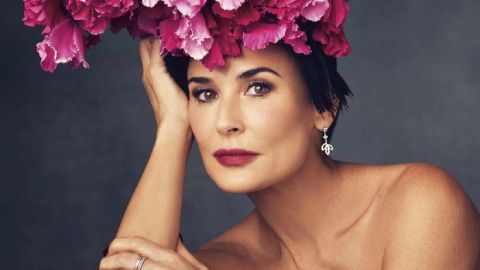 Роскошная женщина: 58-летняя Деми Мур покорила цветущим видом на обложке глянца