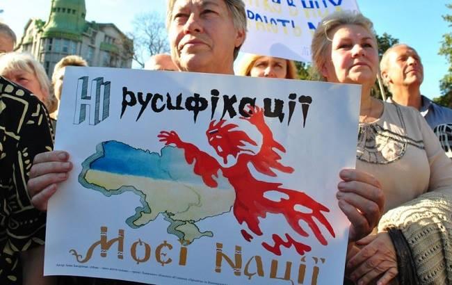 Что о новом языковом законопроекте думают общественные активисты, режиссеры и писатели