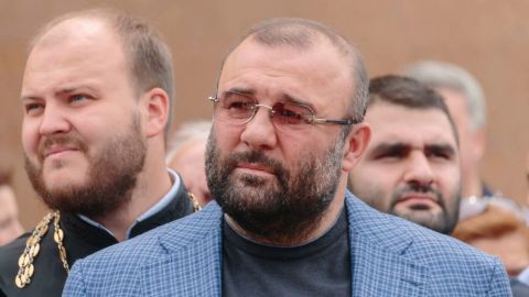 У Берліні обшукали резиденцію "Наріка": вилучили близько півмільйона доларів та колекцію елітних хронографів