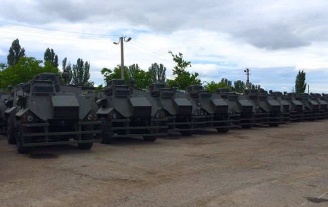 В Україну прибули 55 бронеавтомобілів Saxon, - радник Президента