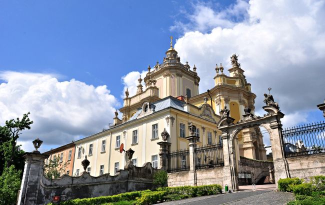 На Львівщині скасували комендантську годину на Великдень