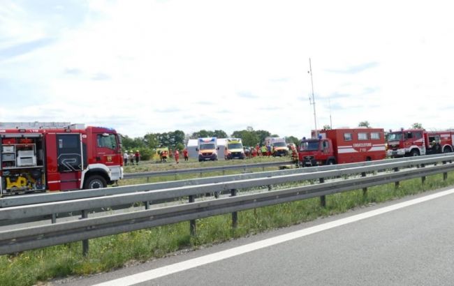 Біля Берліна перекинувся туристичний автобус, є постраждалі