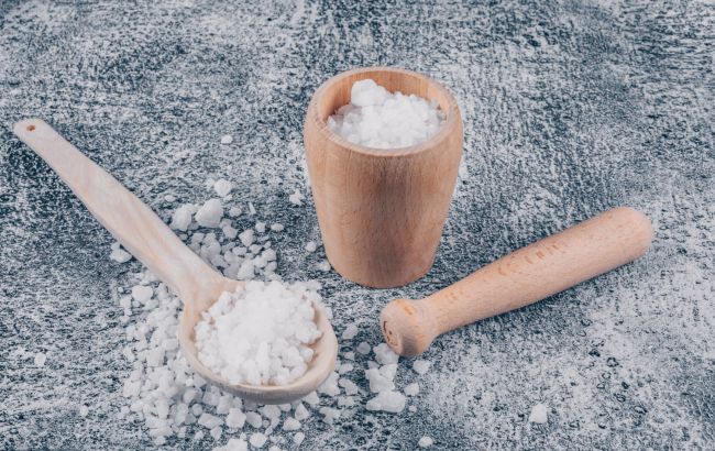 Не только для еды: 5 неожиданных способов использования соли в быту