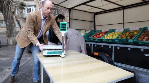 Ціни в Україні знижуються другий місяць поспіль