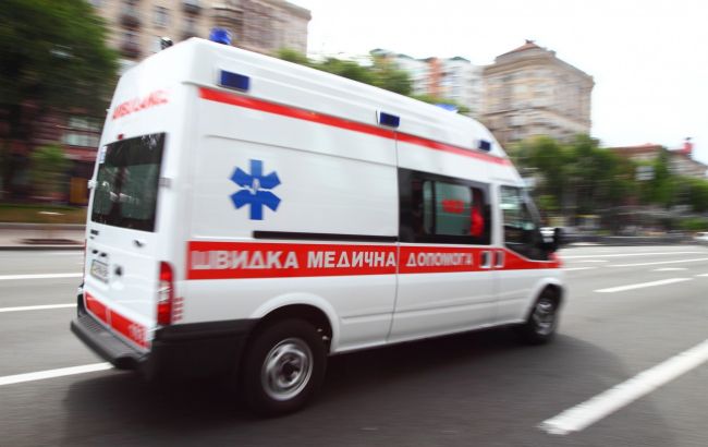 У Києві неадекват з ножем напав на молодого ветерана АТО на вулиці