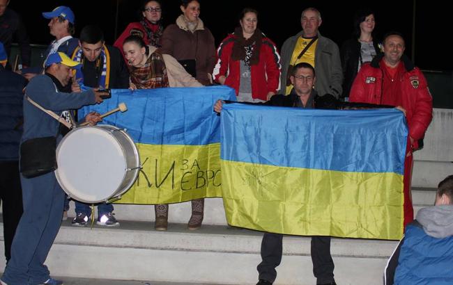 Ветераны футбола спели гимн Украины в Испании