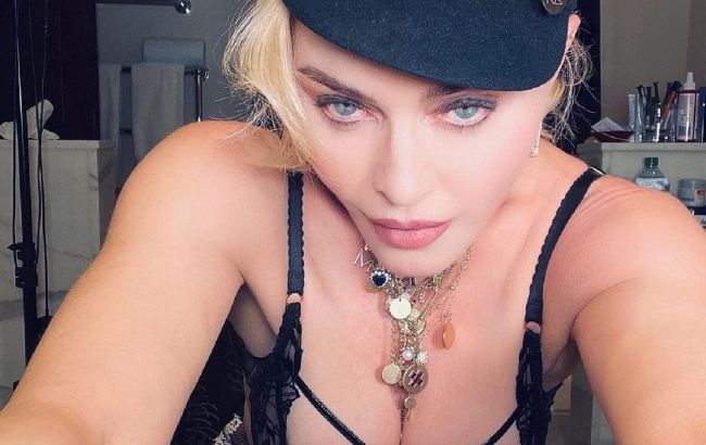 62-летняя Мадонна взорвала сеть провокационными фото в полуобнаженном виде