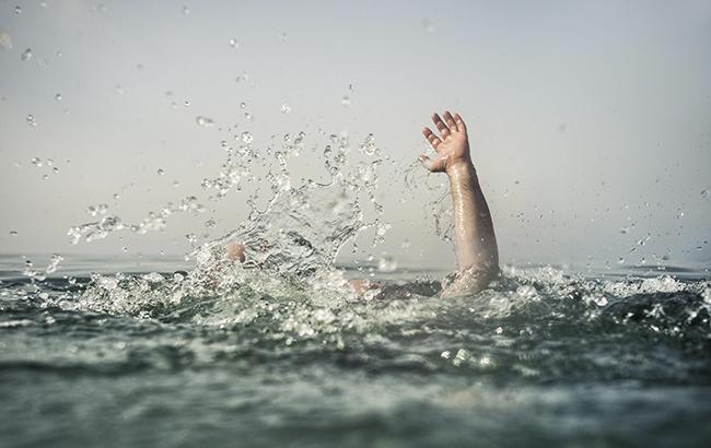 В Киевской области двое парней едва не утонули из-за селфи