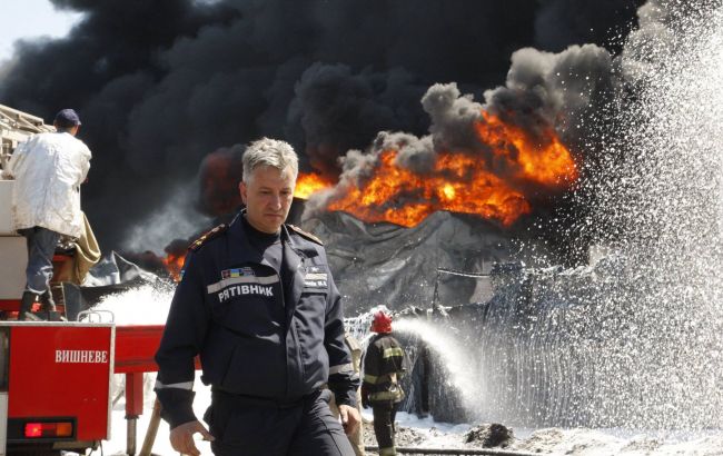 Угрозы взрыва на нефтебазе под Киевом больше нет, - Чечеткин
