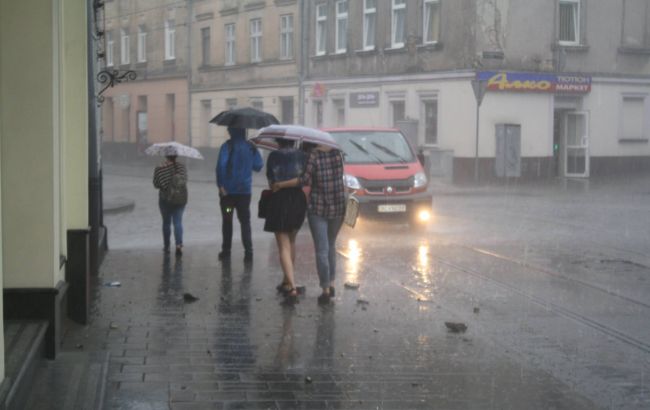 Синоптики попереджають про грозу в Києві 27 травня