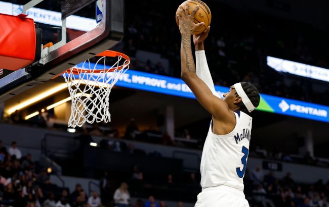 Форвард "Миннесоты" вколотил слэм-данк в атаке вторым темпом: момент дня в НБА