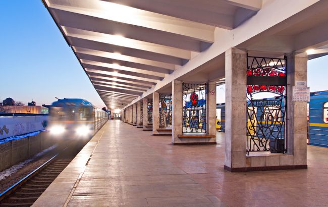 Станції метро "Чернігівська" і "Лісова" відновили роботу