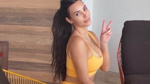 Она идеальна: Ким Кардашьян в легинсах и топе похвасталась спортивной фигурой