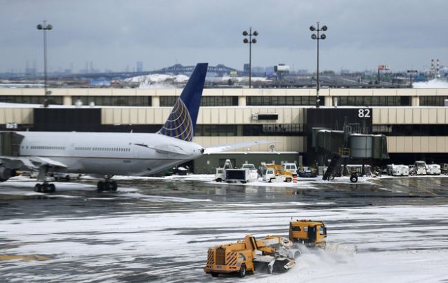 В США из-за шторма отменили и отложили 4 тысячи рейсов