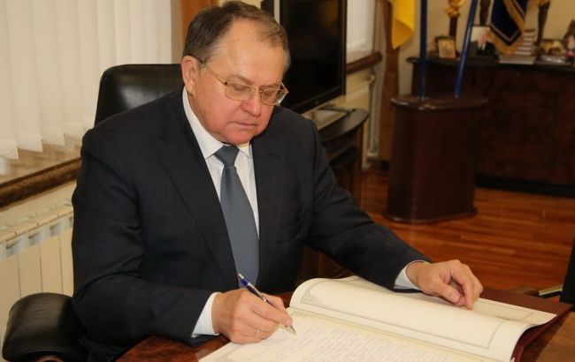 КСУ оголосив перерву в розгляді закону про люстрацію до 23 жовтня