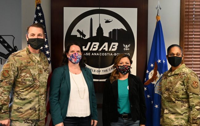 На военной базе в Вашингтоне обезвредили вооруженного неизвестного человека