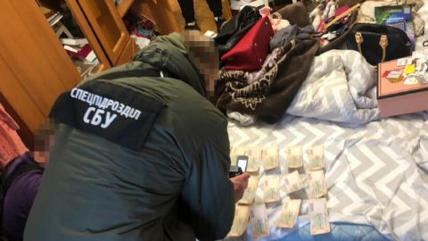 СБУ разоблачила банду фальшивомонетчиков, они подделывали валюту и документы