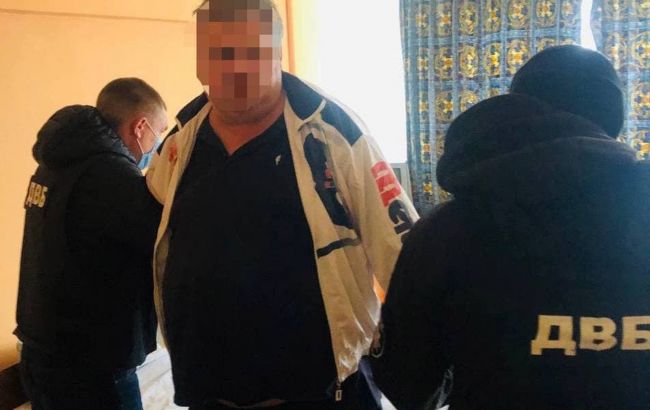 У Києві затримали поліцейського, який налагодив схему збуту наркотиків