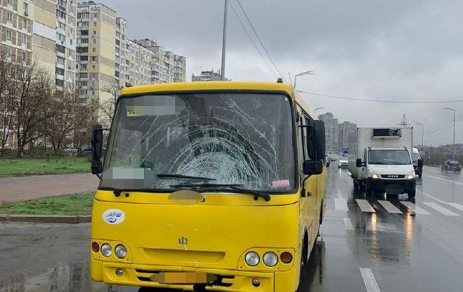 У Києві водій маршрутки збив на смерть жінку біля пішохідного переходу