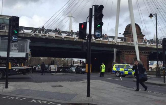 Теракт біля британського парламенту: евакуацію призупинили через загрозу вибуху