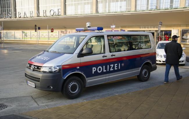 В Австрии неизвестный захватил заложника в банке