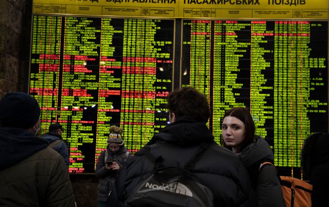 Из-за обстрелов опаздывают 15 поездов, - Укрзализниця