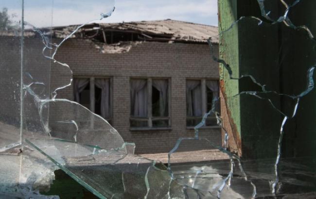 В Марьинке из-за попадания снаряда в дом погиб ребенок, еще 2 человека ранены, - МВД