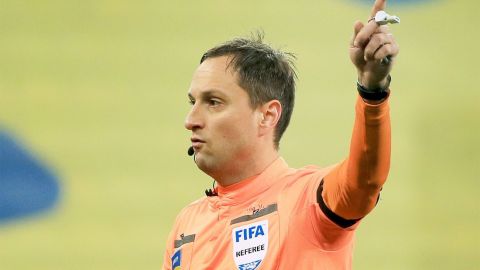 Украинский арбитр получил назначение на второй полуфинал еврокубка: кто он такой