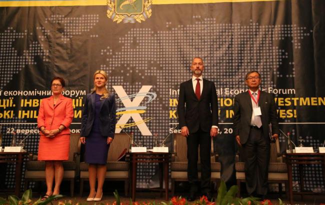 У Харкові проходить економічний форум з дипломатами США, Китаю та Японії
