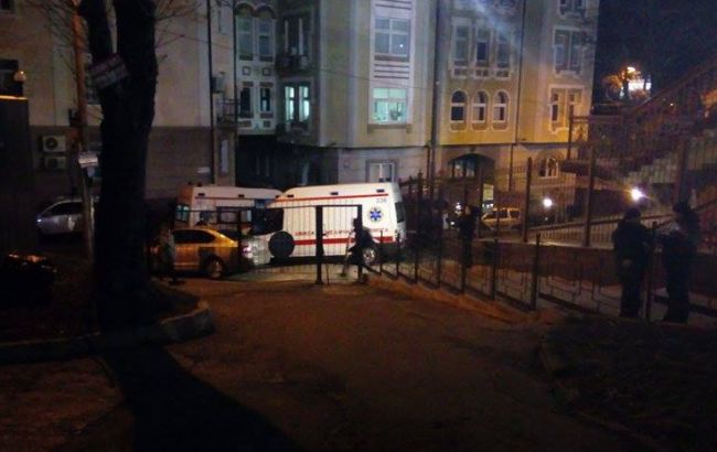 Ще дві швидкі під'їхало до суду, де обирають запобіжний захід Насірову