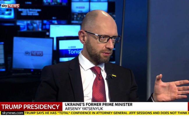 Яценюк у Лондоні заявив, що питання оборонної зброї зараз ключове для України