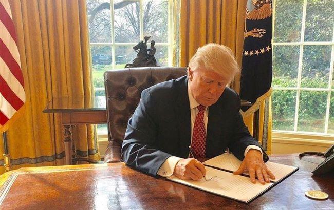 Стало известно, зачем Трампу необычная кнопка на рабочем столе