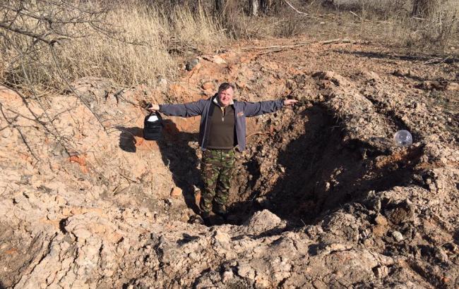 У мережі з'явилося фото величезної воронки від снарядів бойовиків "ДНР"