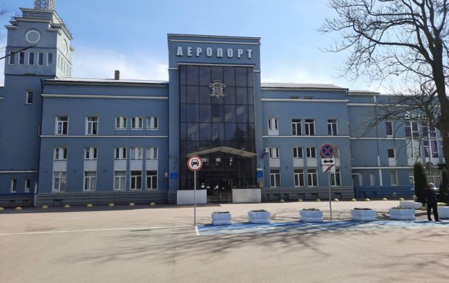 Крупный украинский аэропорт остался без регулярных рейсов: компании отменяют полеты