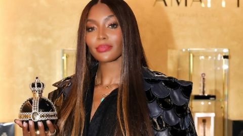 50-річна Наомі Кемпбелл в міні-спідниці і світшоті захопила спортивною фігурою