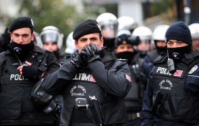 У Туреччині в результаті зіткнення поліцейських та ІДІЛ загинули 6 осіб