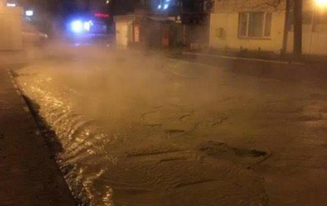 В сети появились фото залитой кипятком улицы в Киеве